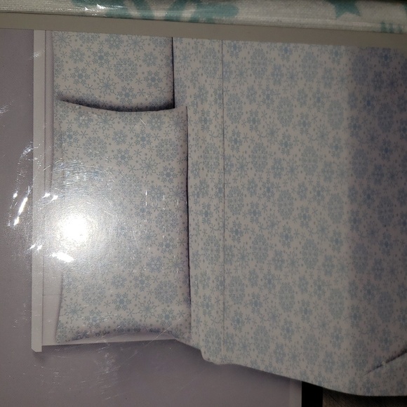 HD Designs Queen Sheet Set Snowflakes - Picture 3 of 5